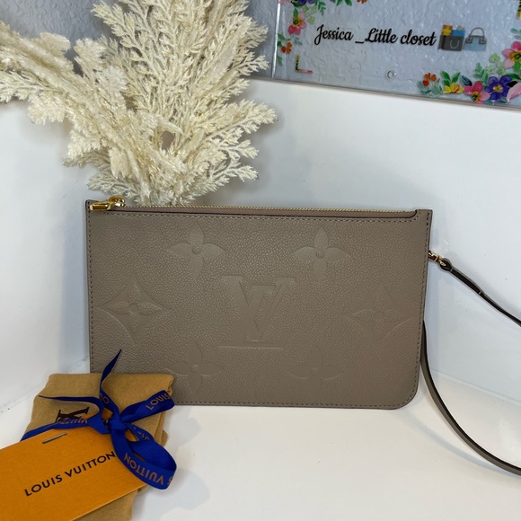 🎀 Louis Vuitton Turtle Dove Monogram Giant Empreinte Leather Neverfull Pochette - Picture 11 of 15